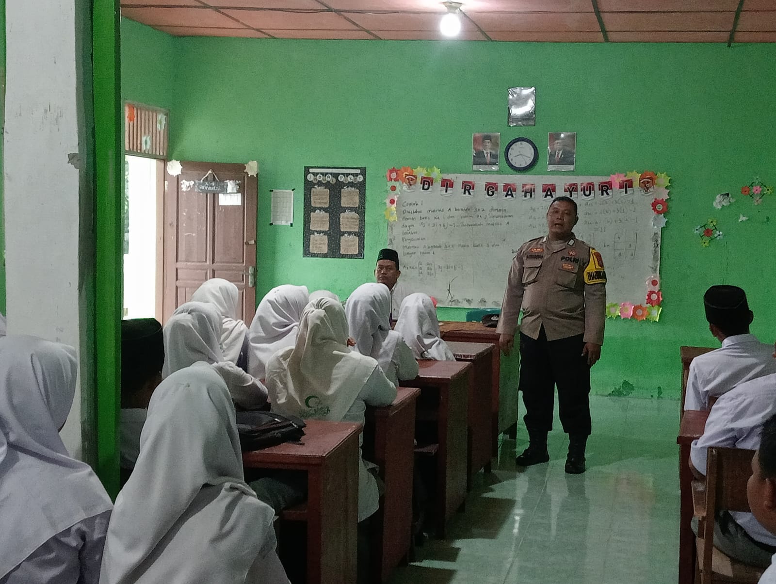 Gedung Ruang Kelas Belajar